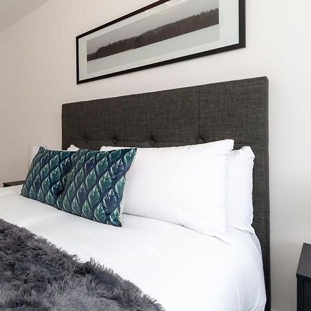 Modern 2 Bedroom Apartment In Wimbledon Londra Esterno foto