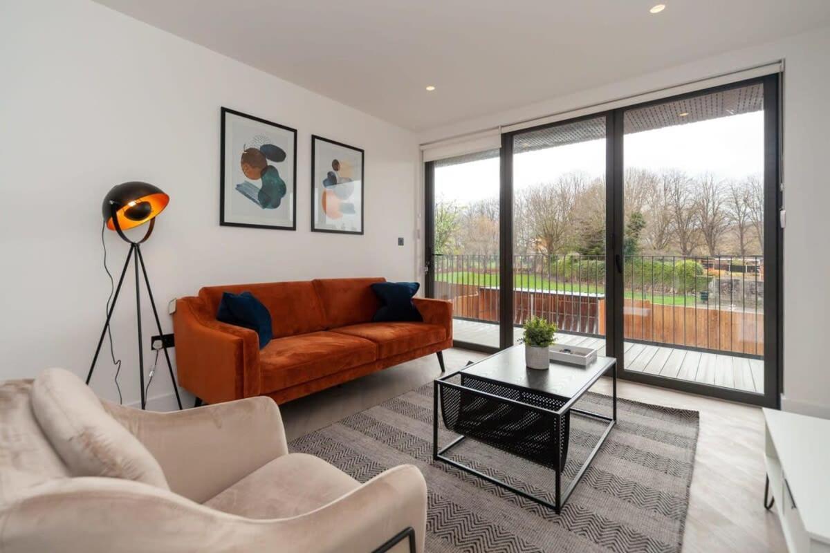Modern 2 Bedroom Apartment In Wimbledon Londra Esterno foto