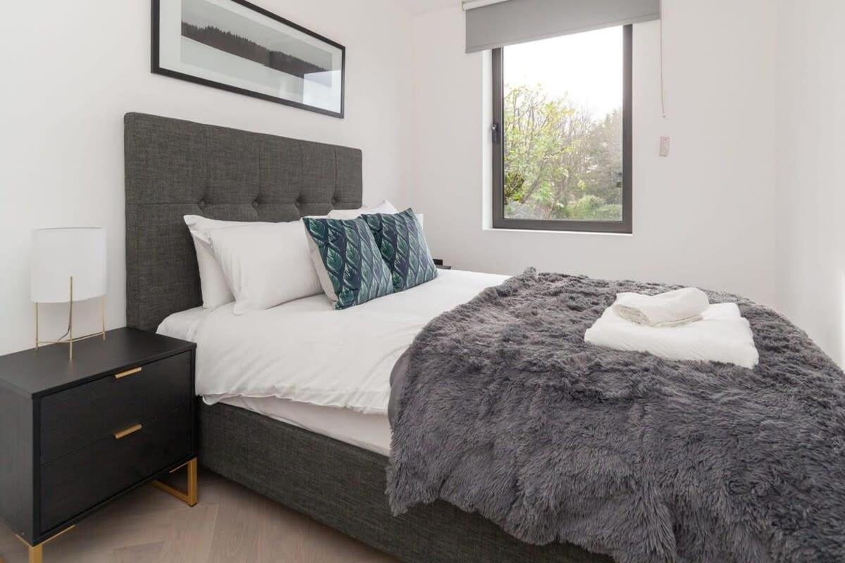 Modern 2 Bedroom Apartment In Wimbledon Londra Esterno foto