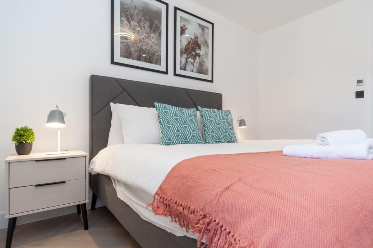 Modern 2 Bedroom Apartment In Wimbledon Londra Esterno foto